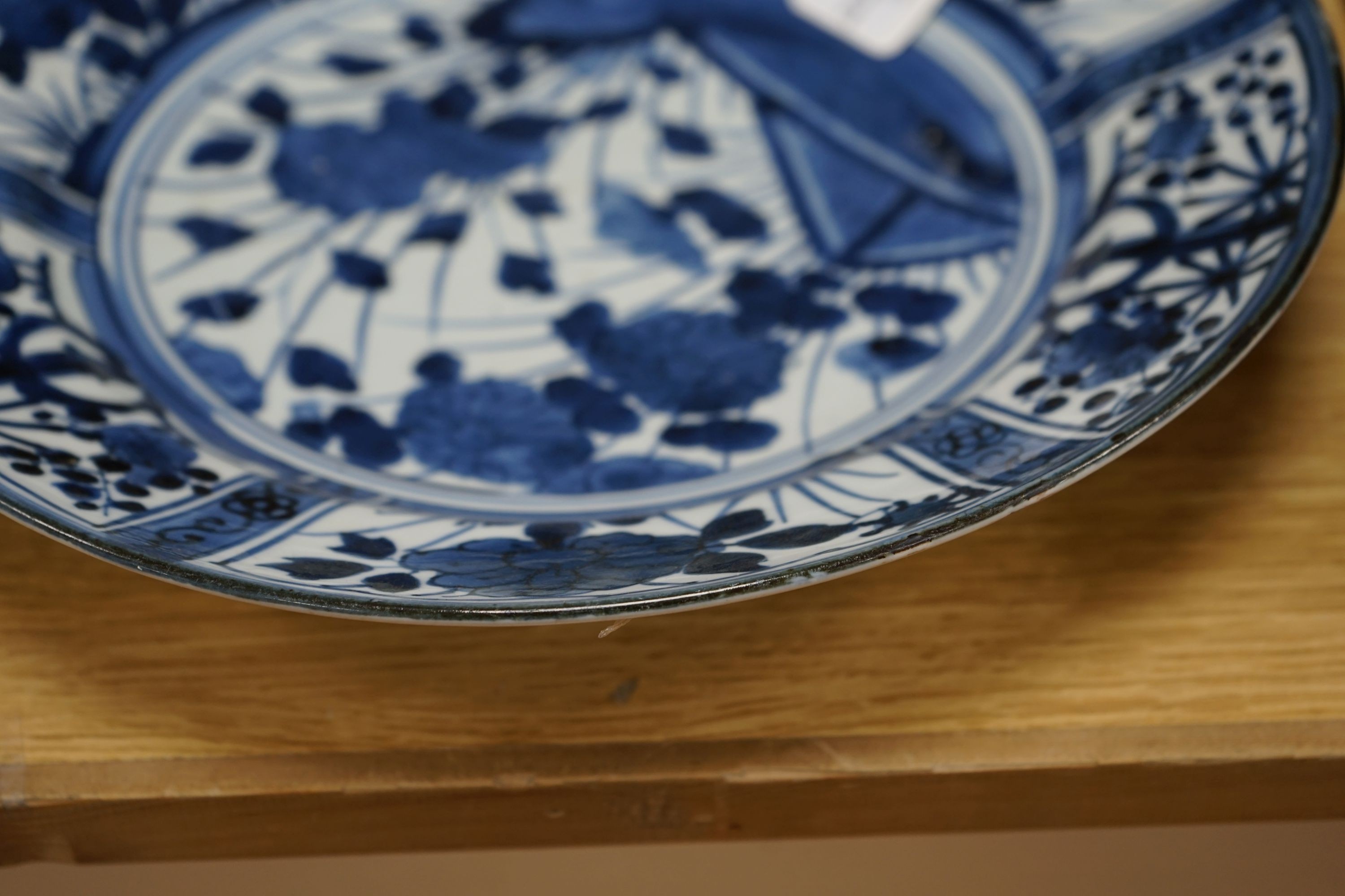 A Japanese blue and white dish, a Chinese blue and white meiping and a clobbered plate 33cm